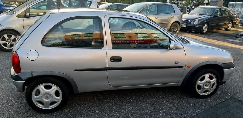 Gebraucht Opel Corsa 65 PS (47 kW) 1998 Silber Kleinwagen
