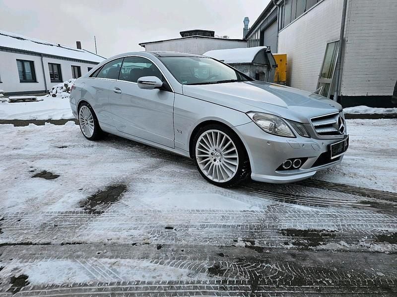 Gebraucht Mercedes E500 388 PS (285 kW) 2009 Silber Coupé