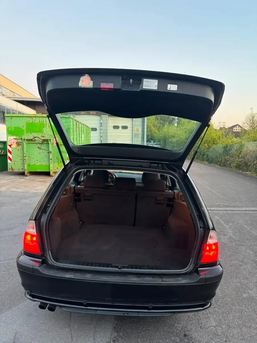 Gebraucht BMW 320 M Sport 169 PS (124 kW) 2002 Schwarz Kombi
