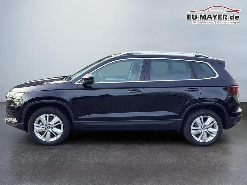 Neu Skoda Karoq Drive 150 PS (110 kW) 2026 Magic schwarz metallic/schwarz SUV
