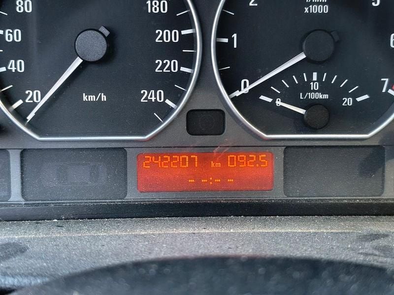 Second-hand BMW 318 143 CP (105 kW) 2004 Argintiu Break