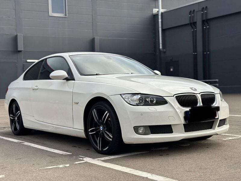 Weiß Gebraucht 2007 BMW 320 Comfort Edition Coupé | 4.990 € (Guter Preis) - Bild 1/4