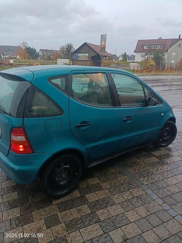 Blau Gebraucht 2001 Mercedes A160 Kleinwagen | 900 € (Guter Preis) - Bild 1/4