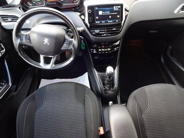 Gebraucht Peugeot 208 Allure 110 PS (80 kW) 2019 Schwarz metallic Kleinwagen
