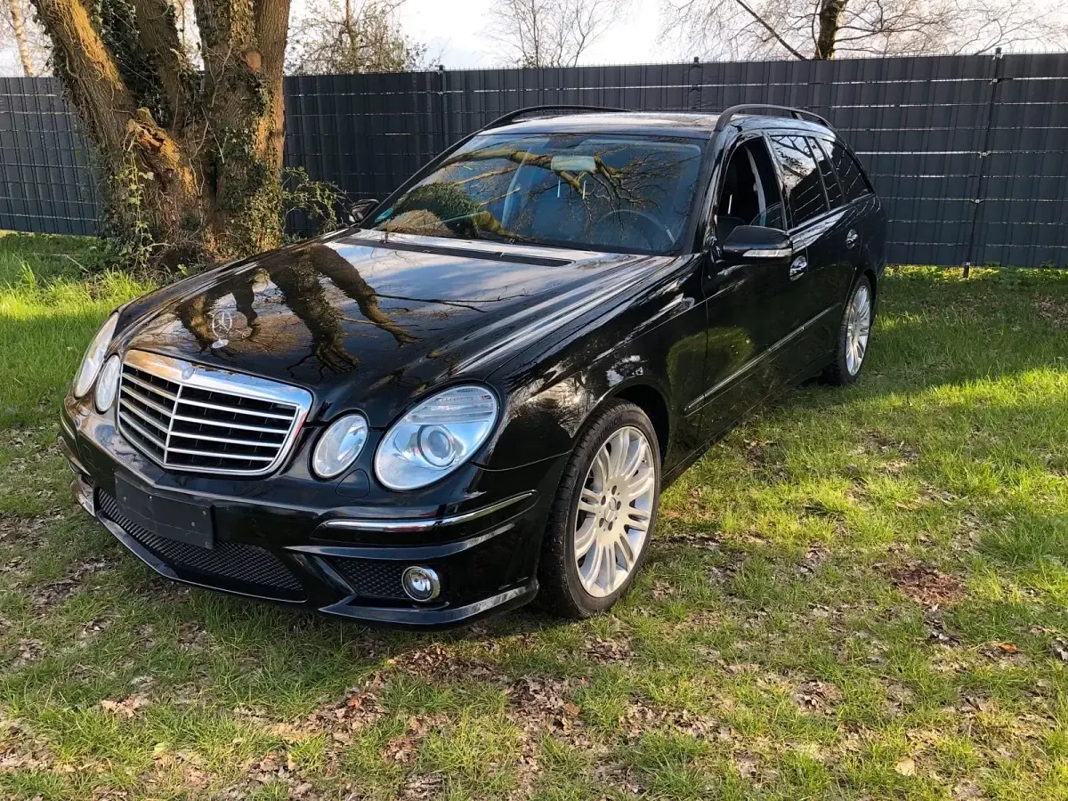 Używany Mercedes E500 Avantgarde 387 KM (284 kW) 2008 Czarny Kombi