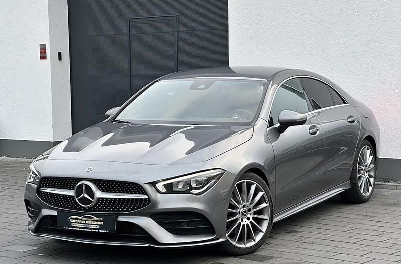 Grau Gebraucht 2022 Mercedes CLA250 AMG line Limousine | 32.800 € (Fairer Preis) - Bild 1/4