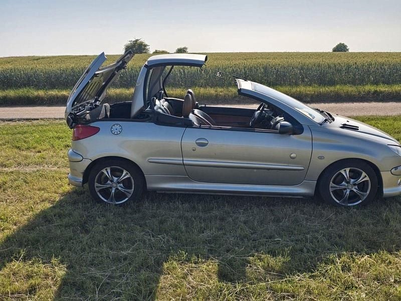 Gold Gebraucht 2003 Peugeot 206 CC Roland Garros Cabrio | 888 € - Bild 1/4