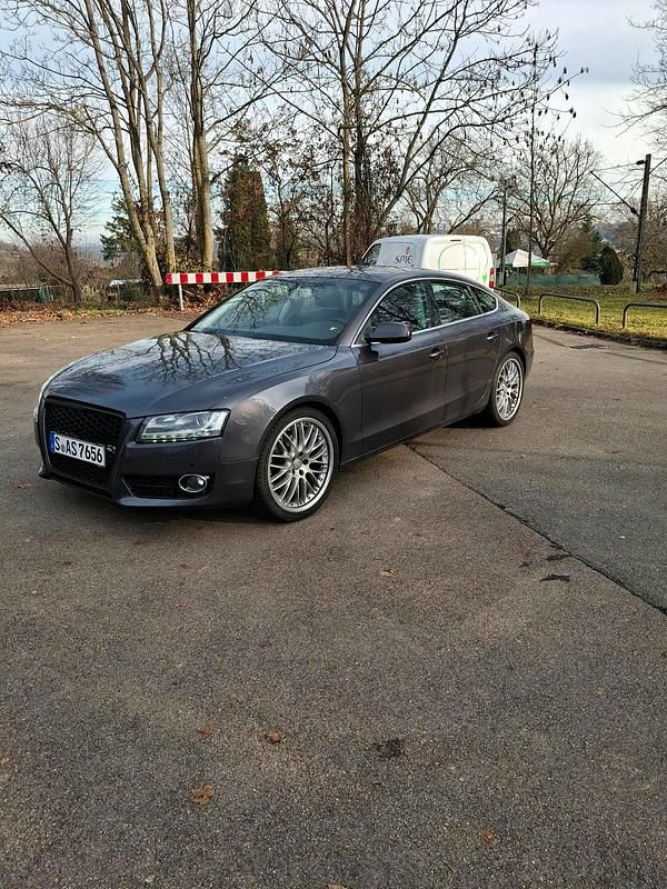 Violet Gebraucht 2009 Audi A5 Sportback S-Line Kleinwagen | 8.500 € (Fairer Preis) - Bild 1/4