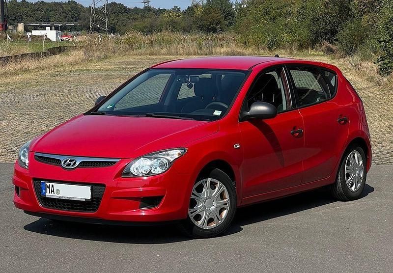 Rot Gebraucht 2009 Hyundai i30 Edition+ Limousine | 2.999 € (Fairer Preis) - Bild 1/4