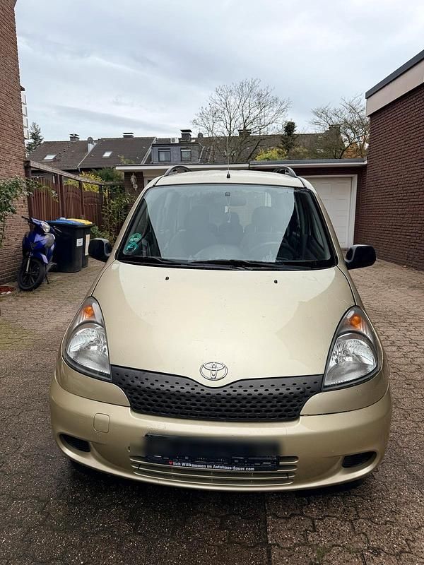 Gold Gebraucht 2001 Toyota Yaris Kombi | 4.200 € (Etwas zu teuer) - Bild 1/4