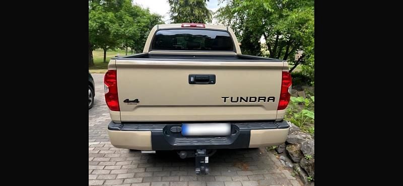 Gebraucht Toyota Tundra SR5 386 PS (283 kW) 2019 Beige Pickup