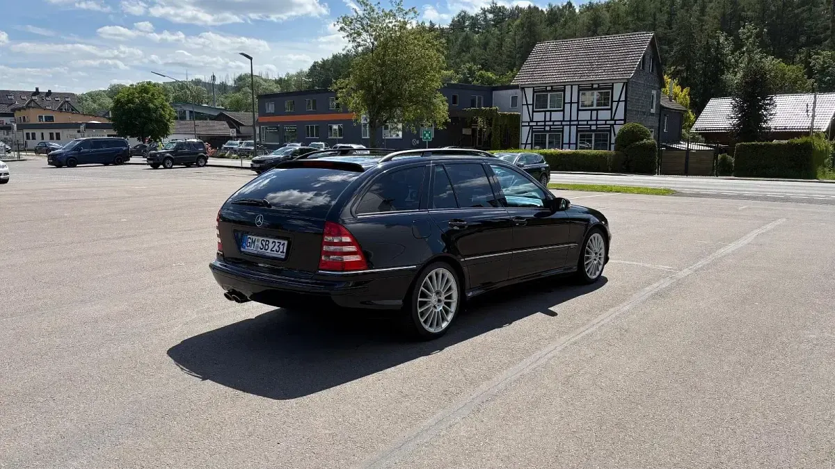 Używany Mercedes C280 231 KM (169 kW) 2005 Czarny Kombi