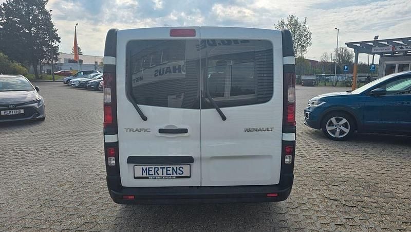 Gebraucht Renault Trafic Expression 125 PS (91 kW) 2016 Weiß Van / Kleinbus