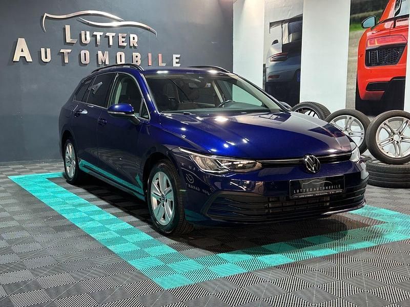 Blau Gebraucht 2021 VW Golf VIII Life Kombi | 18.399 € (Guter Preis) - Bild 1/4