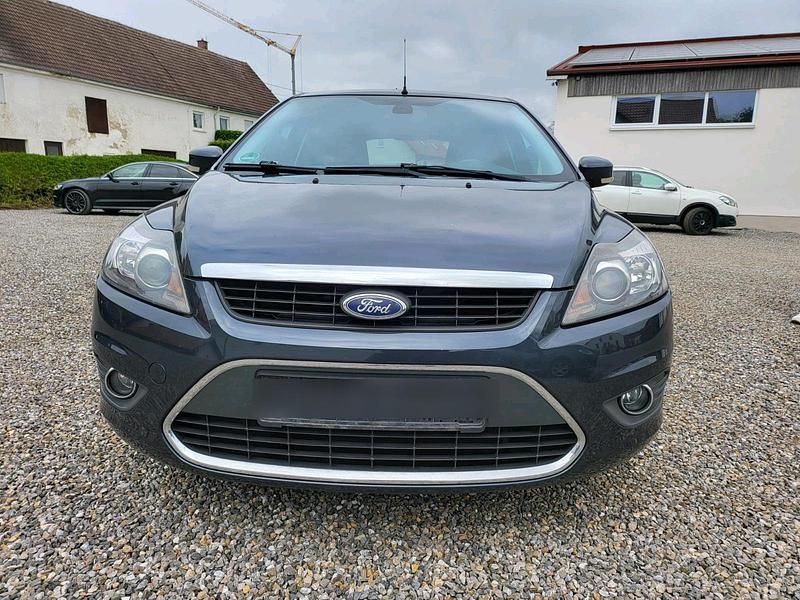 Grau Gebraucht 2008 Ford Focus Titanium Kombi | 2.990 € (Fairer Preis) - Bild 1/4