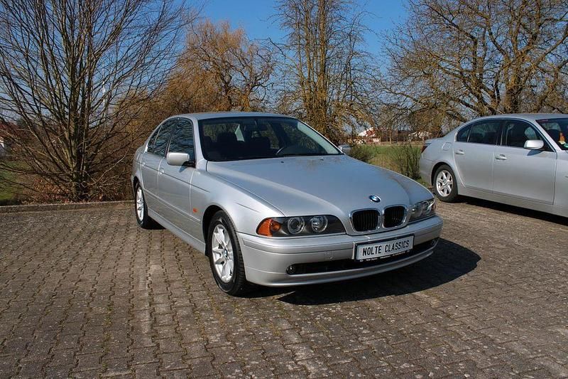 Gebraucht BMW 525 Sport Line 192 PS (141 kW) 2001 Silber Limousine