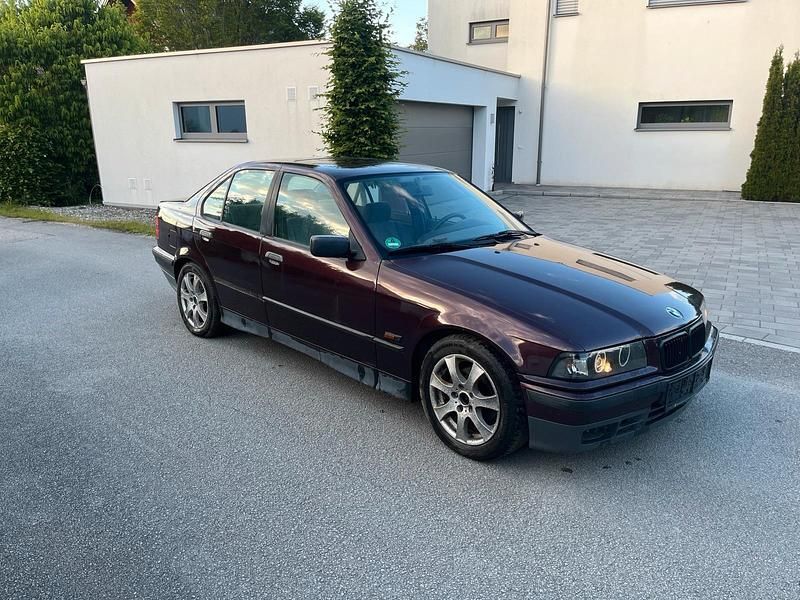 Violet Gebraucht 1998 BMW 318 Limousine | 1.050 € (Guter Preis) - Bild 1/4