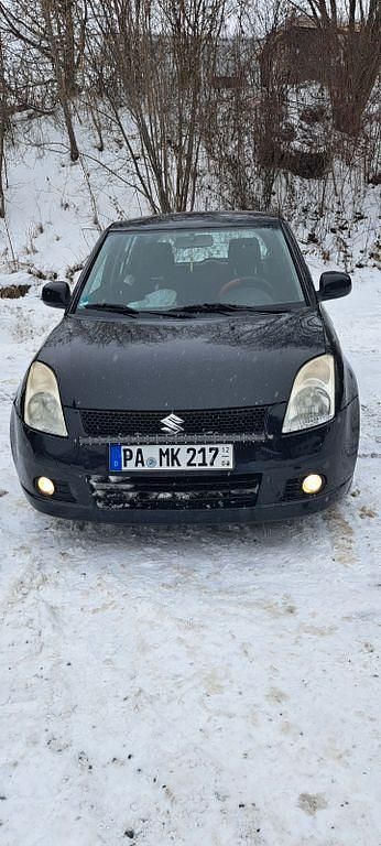 Schwarz Gebraucht 2008 Suzuki Swift Snow Limousine | 2.300 € (Fairer Preis) - Bild 1/4