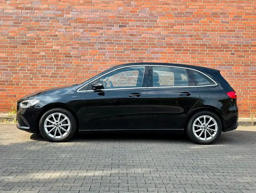 Gebraucht Mercedes B180 116 PS (85 kW) 2019 Schwarz Kleinwagen