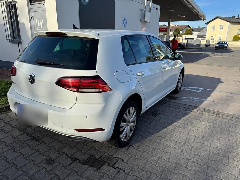 Gebraucht VW Golf VII Join 115 PS (84 kW) 2019 Weiß Limousine