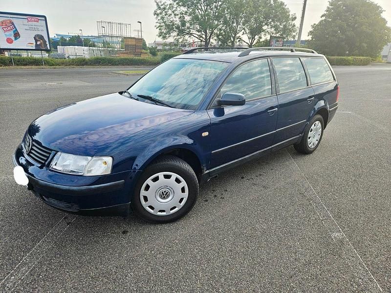 Blau Gebraucht 1998 VW Passat Kombi | 1.300 € (Fairer Preis) - Bild 1/4
