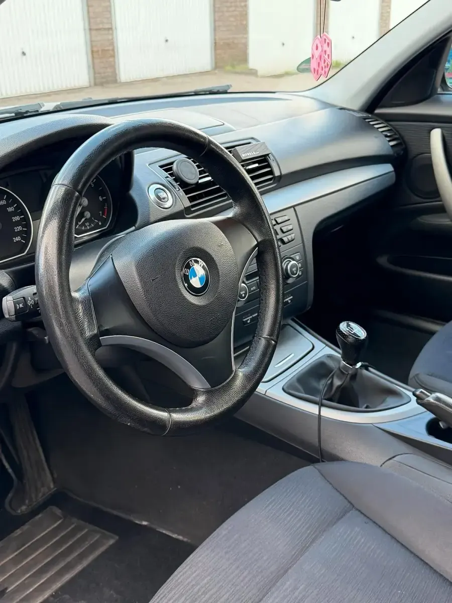 Gebraucht BMW 116 122 PS (89 kW) 2007 Schwarz Kleinwagen