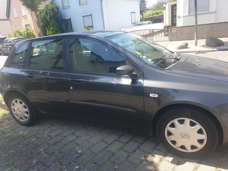Grau Gebraucht 2007 Fiat Stilo Active Kombi | 500 € (Superpreis) - Bild 1/4