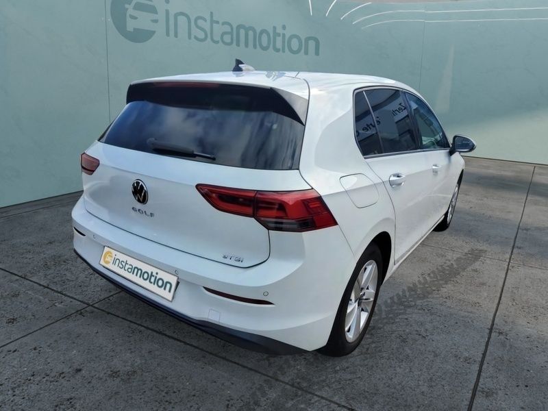 Weiß Gebraucht 2020 VW Golf VIII Life Limousine | 23.601 € (Fairer Preis) - Bild 1/2