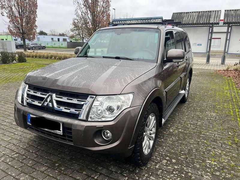 Gebraucht Mitsubishi Pajero Intense 200 PS (147 kW) 2012 Braun SUV
