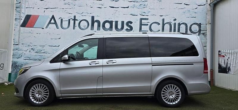 Silber Gebraucht 2018 Mercedes V220 Edition Van / Kleinbus | 34.950 € (Guter Preis) - Bild 1/4