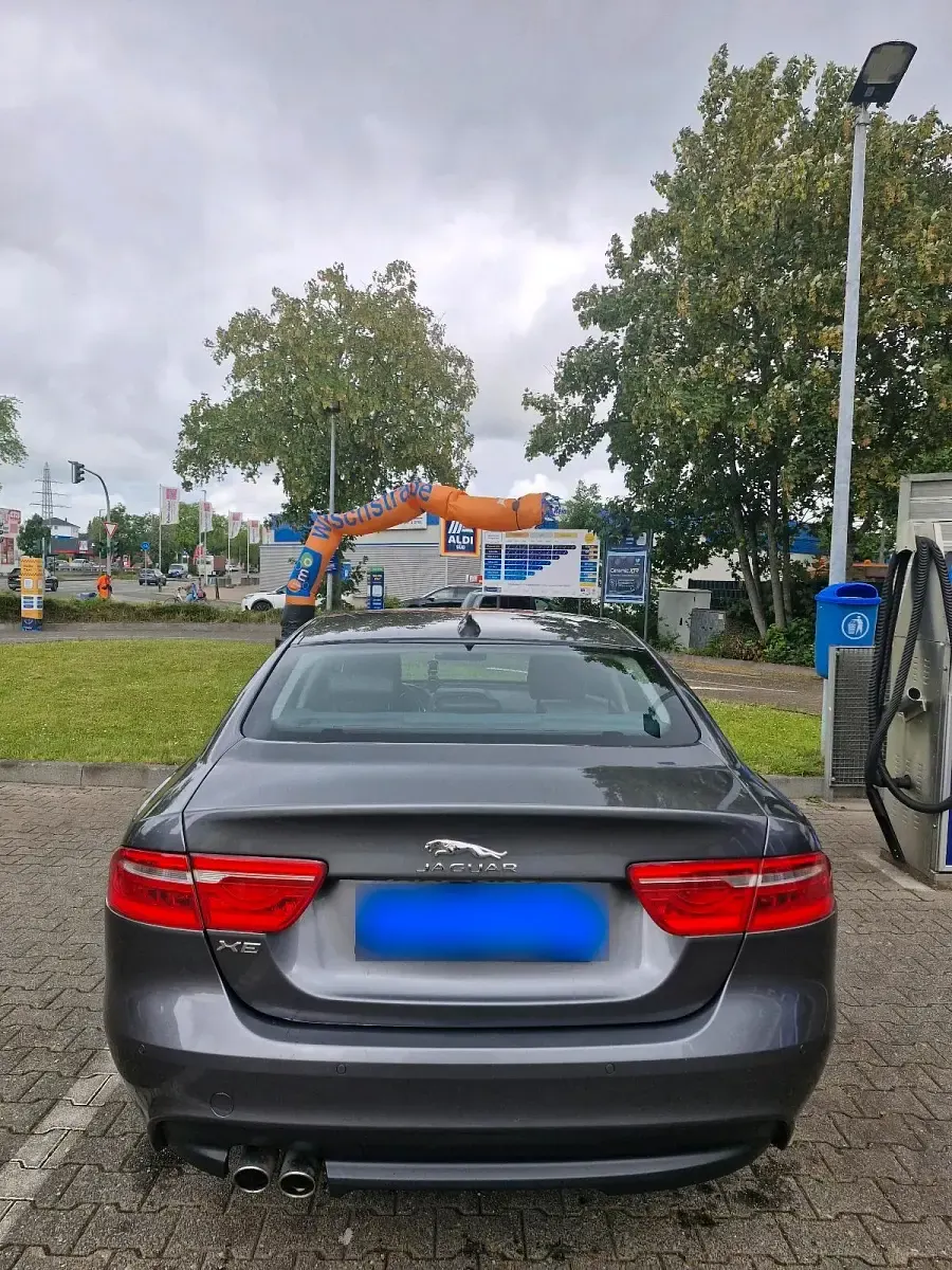 Gebraucht Jaguar XE Prestige 179 PS (131 kW) 2016 Grau Limousine