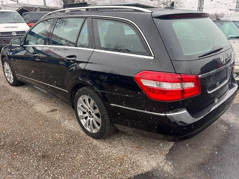 Gebraucht Mercedes E200 136 PS (100 kW) 2011 Schwarz Kombi