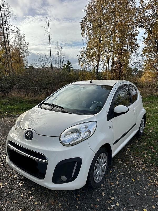 Weiß Gebraucht 2013 Citroën C1 Kleinwagen | 1.999 € (Guter Preis) - Bild 1/4