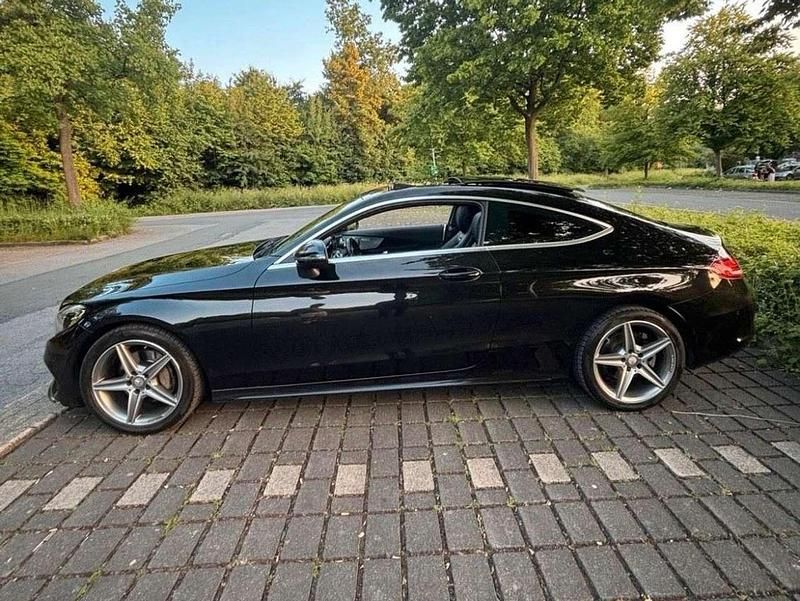 Schwarz Gebraucht 2016 Mercedes C180 Coupé | 21.600 € (Fairer Preis) - Bild 1/4