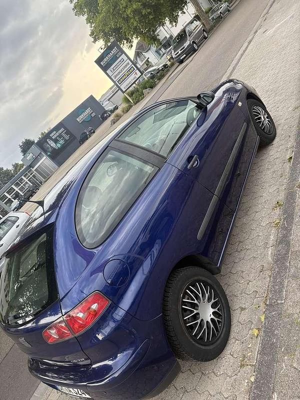 Blau Gebraucht 2005 Seat Ibiza Reference Kleinwagen | 1.600 € (Fairer Preis) - Bild 1/4