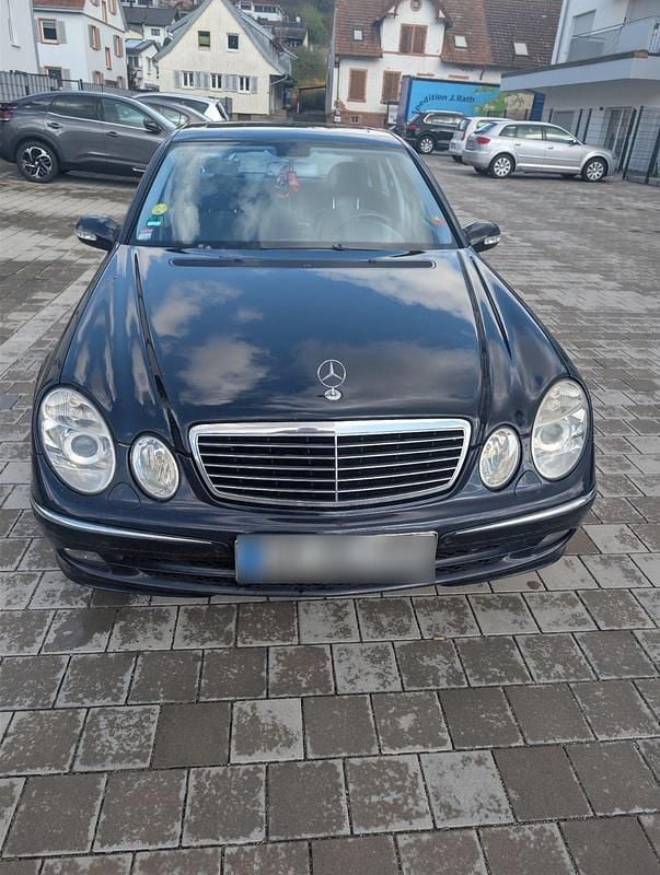 Gebraucht Mercedes E200 Avantgarde 163 PS (119 kW) 2005 Blau Limousine