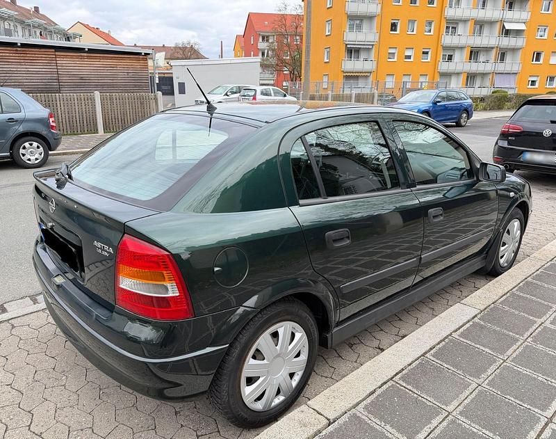 Second-hand Opel Astra 2000 Verde Berlinǎ