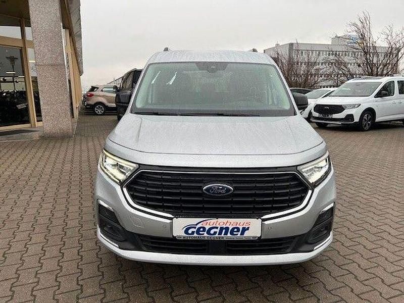 Gebraucht Ford Tourneo Titanium 122 PS (89 kW) 2024 Silber Van / Kleinbus