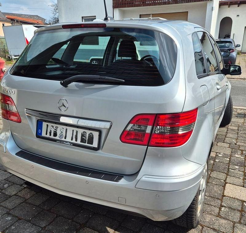 Gebraucht Mercedes B200 136 PS (100 kW) 2009 Silber Van / Kleinbus