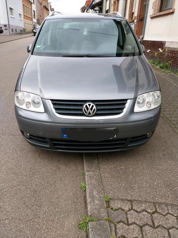 Grau Gebraucht 2004 VW Touran Van / Kleinbus | 3.300 € (Fairer Preis) - Bild 1/4