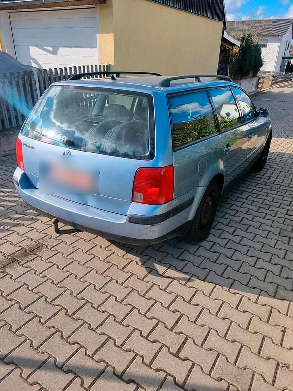 Gebraucht VW Passat 101 PS (74 kW) 2000 Blau Kombi