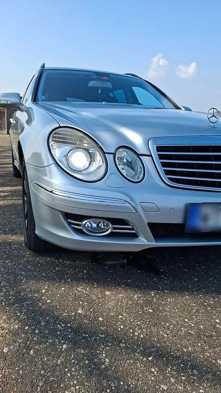 Gebraucht Mercedes E320 Avantgarde 224 PS (164 kW) 2009 Silber Kombi