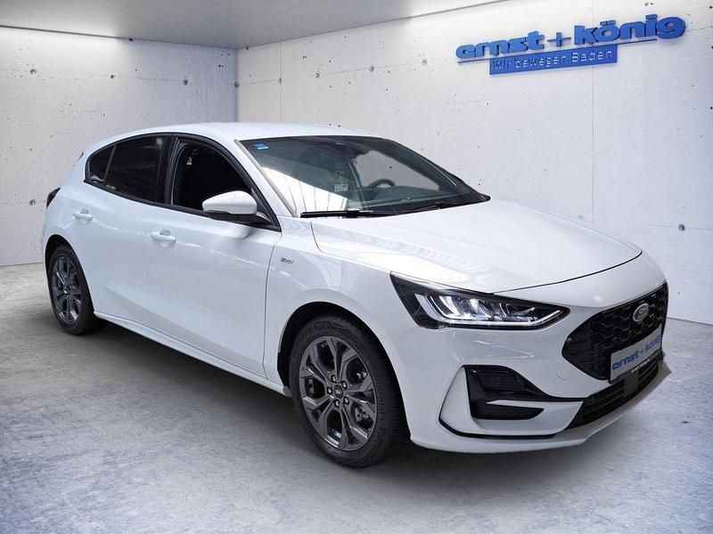 Gebraucht Ford Focus ST-Line 125 PS (91 kW) 2024 Hell weiß sonderlack Limousine