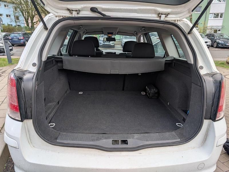 Gebraucht Opel Astra 115 PS (84 kW) 2011 Weiß Kombi