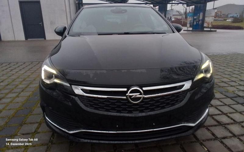 Schwarz Gebraucht 2018 Opel Astra Dynamic Limousine | 7.900 € (Fairer Preis) - Bild 1/4