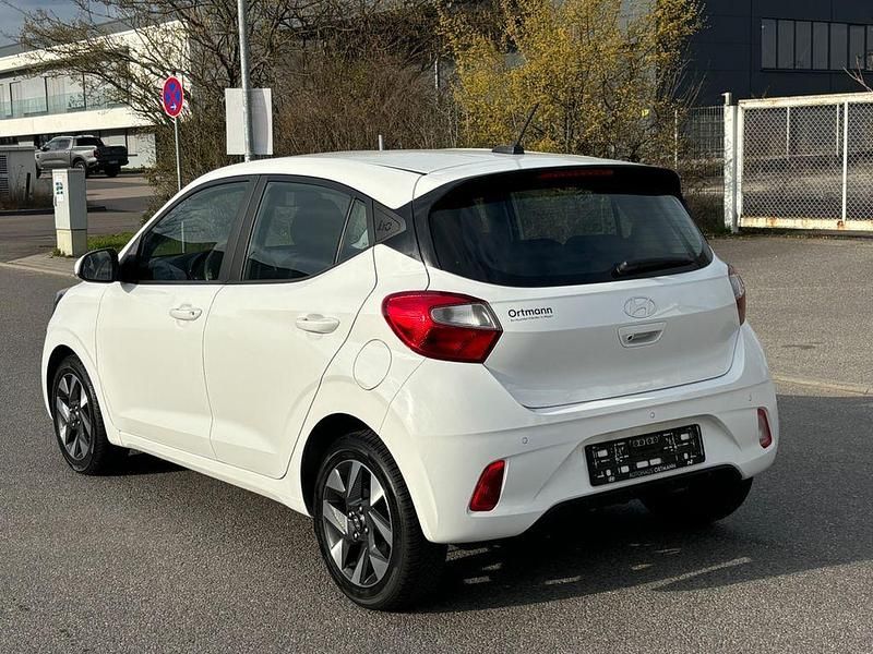 Gebraucht Hyundai i10 67 PS (49 kW) 2024 Weiß Kleinwagen