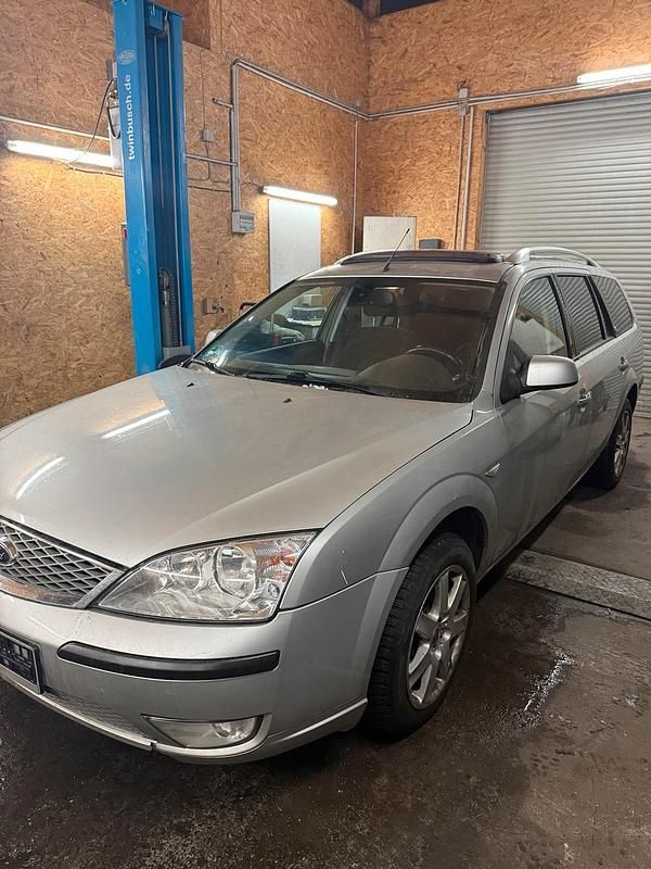 Gebraucht Ford Mondeo Ghia 146 PS (107 kW) 2005 Grau Kombi