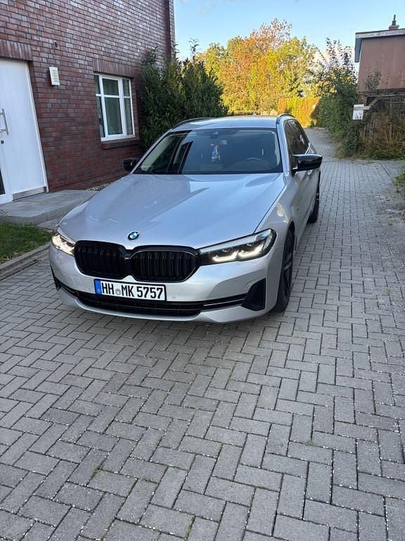 Silber Gebraucht 2020 BMW 530 Kombi | 24.500 € (Superpreis) - Bild 1/4