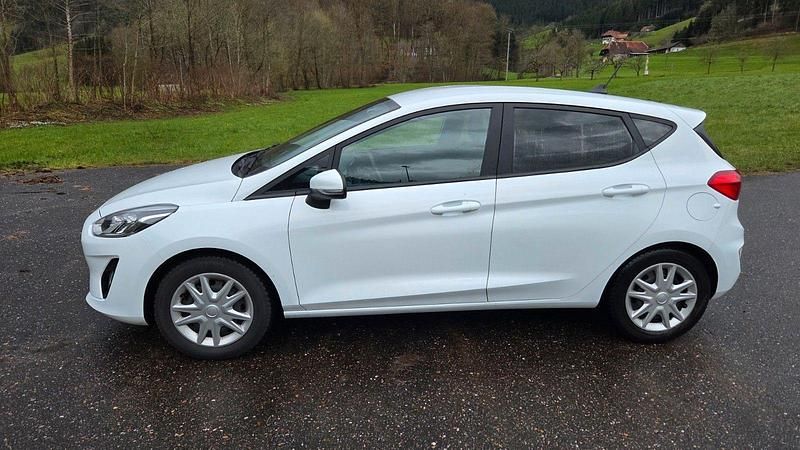 Gebraucht Ford Fiesta Cool & Connect 75 PS (55 kW) 2021 Weiß Kleinwagen