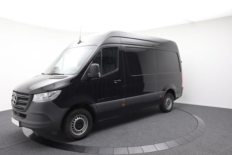 Tiefschwarz Gebraucht 2024 Mercedes Sprinter Van | 49.439 € (Teuer) - Bild 1/4